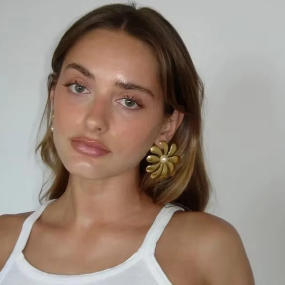 Anthropologie Flower Pearl 18K Gold Stainless Steel Waterproof Earrings - Picture 1 of 9